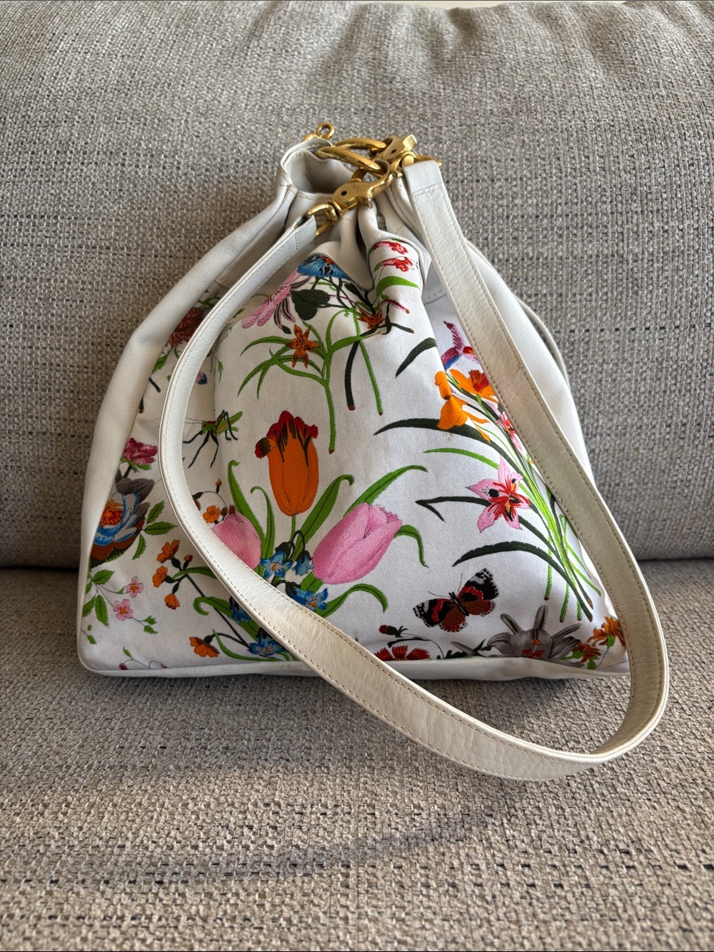 Gucci White Floral Canvas Shoulder Bag with Gold Hardware